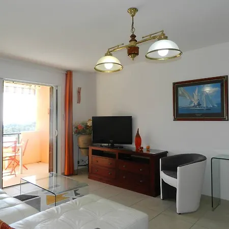Appartement Le Lavandou, 3 Pieces, 4 Personnes - Fr-1-251-625