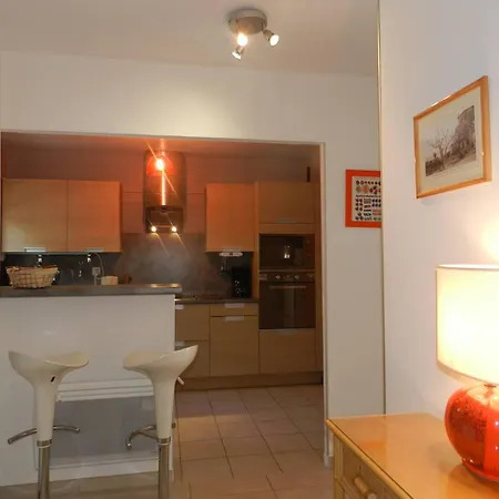 Appartement Le Lavandou, 3 Pieces, 4 Personnes - Fr-1-251-625 Le Lavandou