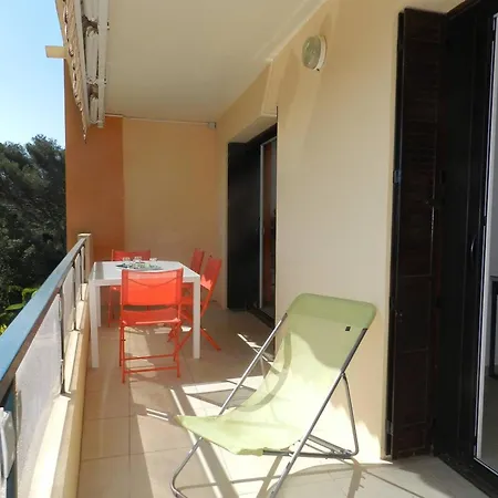 Appartement Le Lavandou, 3 Pieces, 4 Personnes - Fr-1-251-625 Le Lavandou